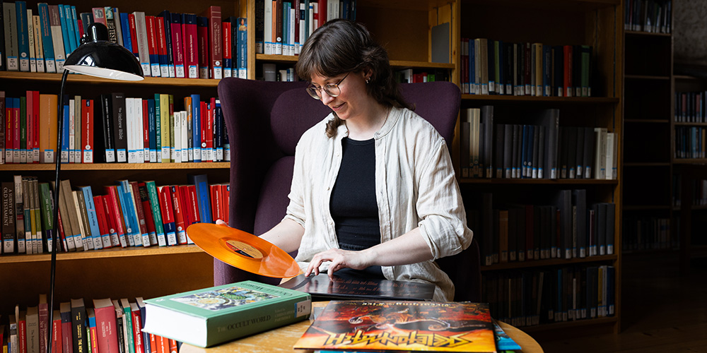 Im Fokus: Lavinia Pflugfelder erforscht Götterbilder zwischen Religion und Popkultur