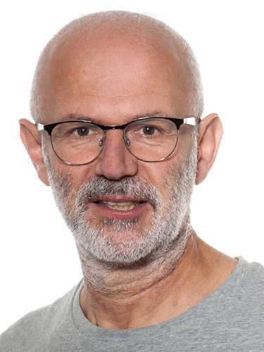 Prof. Dr. Marc Donath in grauem T-Shirt, mit Brille Prof. Dr. Marc Donath in grauem T-Shirt, mit Brille