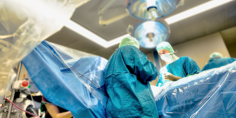 Universitäre Kommission empfiehlt Prüfung einer Zusammenarbeit zwischen Universitätsspital und Claraspital in der Bauchchirurgie