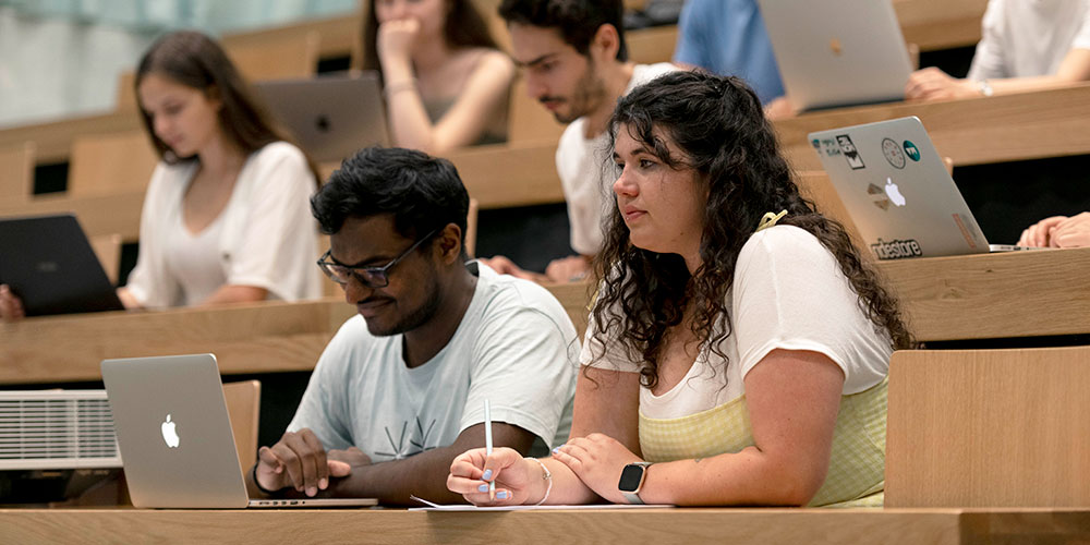 Studierende während einer Vorlesung