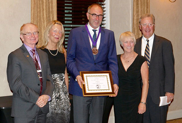 Prof. Dr. Uwe Pühse bei der Ernennung zum International Fellow der National Academy of Kinesiology. Prof. Dr. Uwe Pühse bei der Ernennung zum International Fellow der National Academy of Kinesiology.