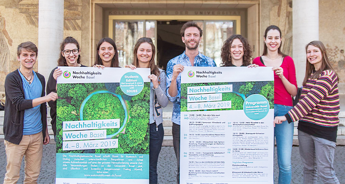 The organising team presents the Sustainability Week 2019 programme in front of the Kollegienhaus.