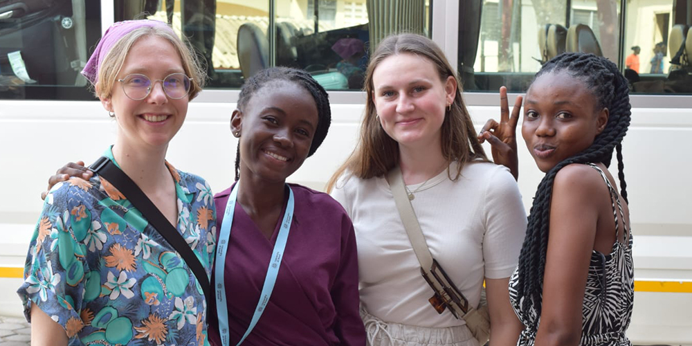 Von links nach rechts: Alyna Reading (Universität Basel), Ruth Afia Mawuli (University of Ghana), Catharina Deeg (Universität Basel) und Asantewaa Frimpong (University of Kumasi)