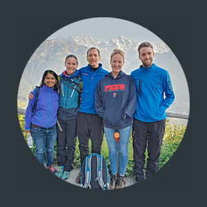 Profilbild Carolyn King mit ihrem Team Profilbild Carolyn King mit ihrem Team