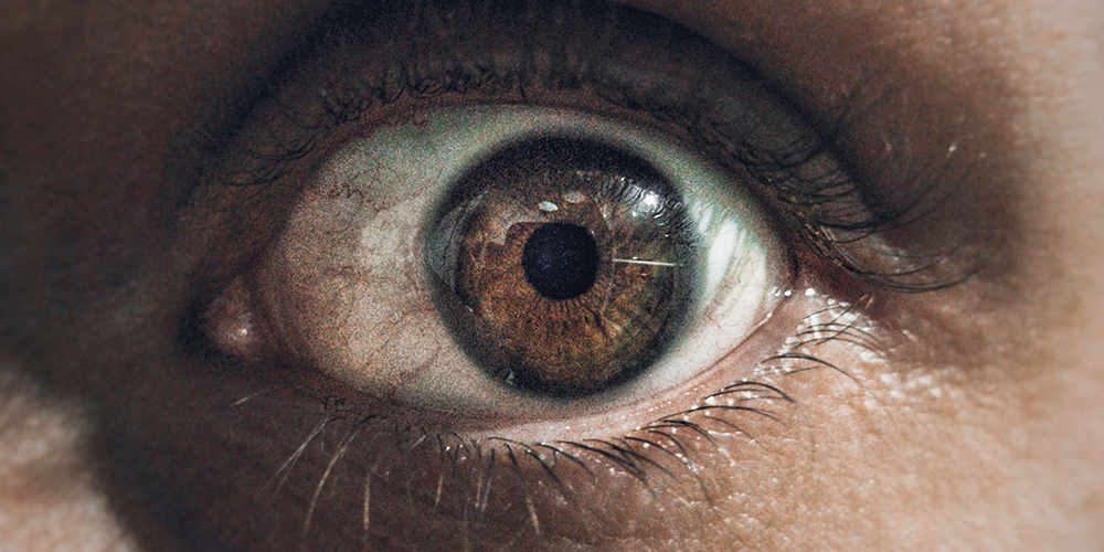aufgerissenes Auge aufgerissenes Auge