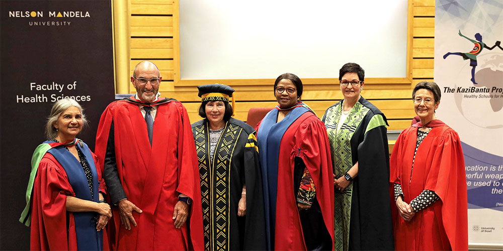 Uwe Pühse, zusammen mit Professorinnen der Nelson Mandela University.
