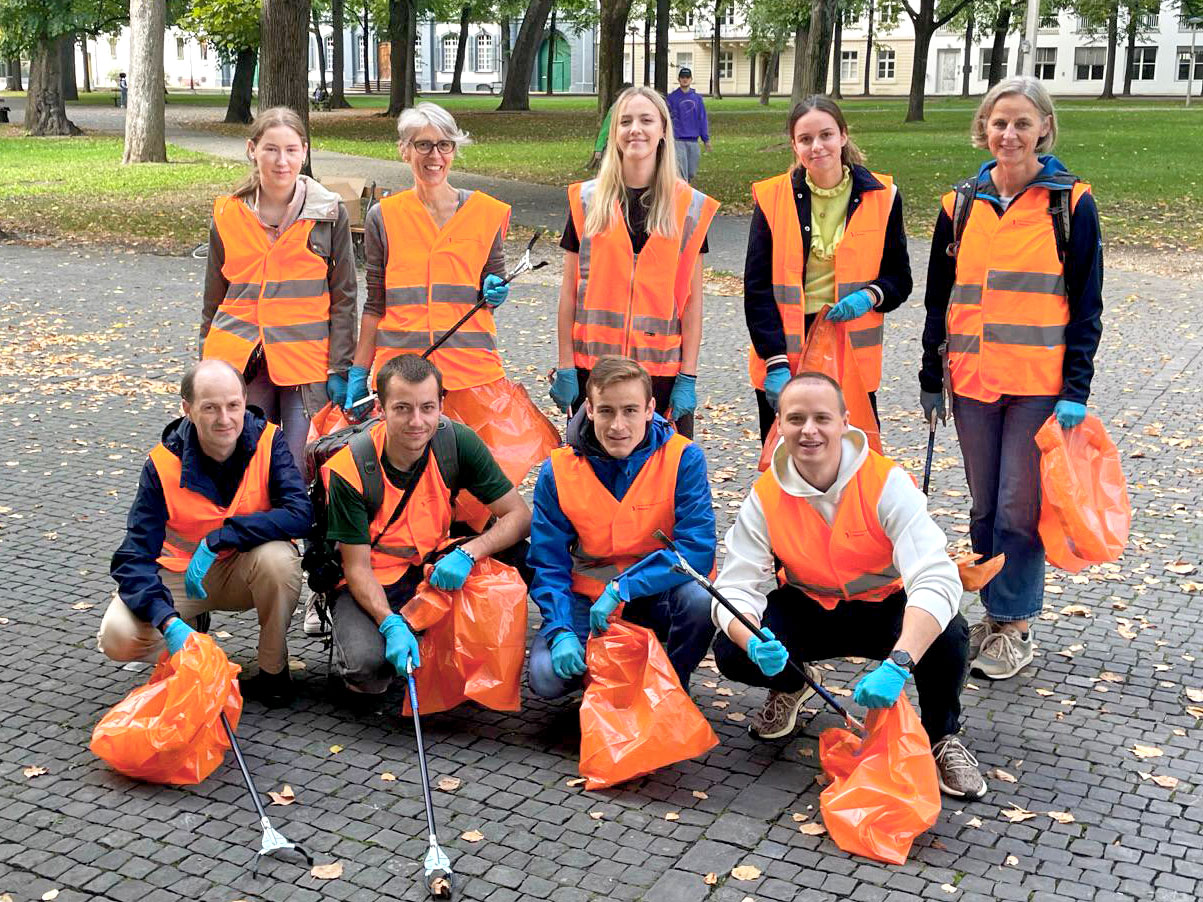 Teilnehmerinnen und Teilnehmer am Clean-Up-Day 2022. 