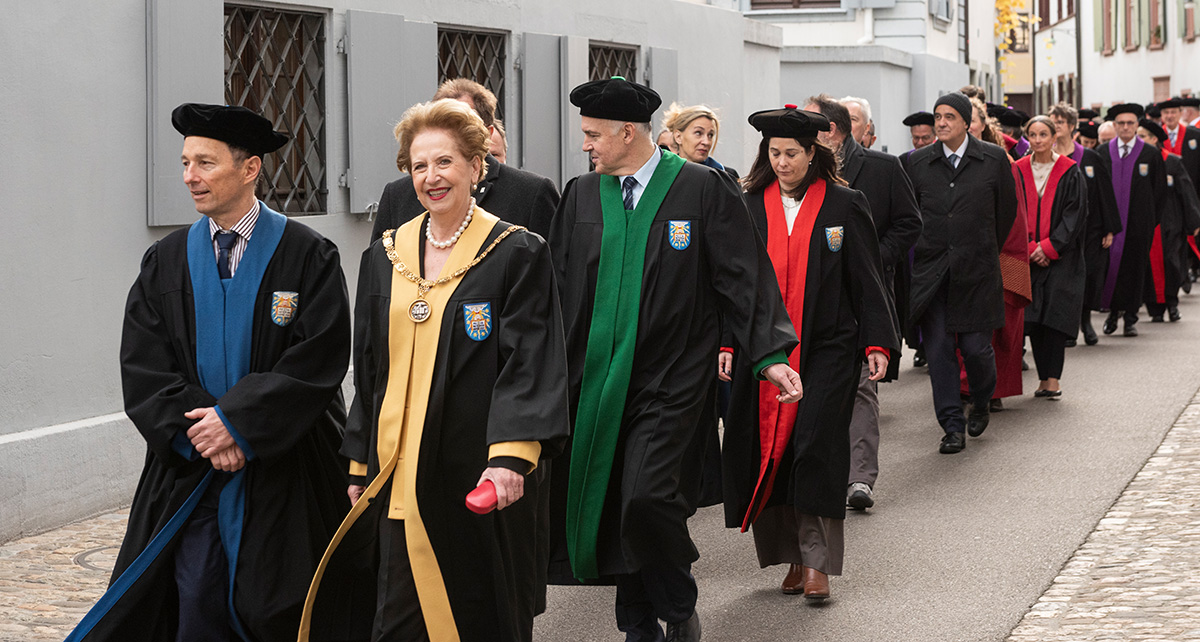 University management and guests on their way to the ceremony in the St. Martin's Church.