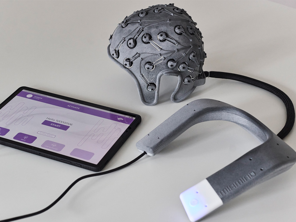 Therapy set with helmet, shoulder girdle and tablet. Therapy set with helmet, shoulder girdle and tablet.
