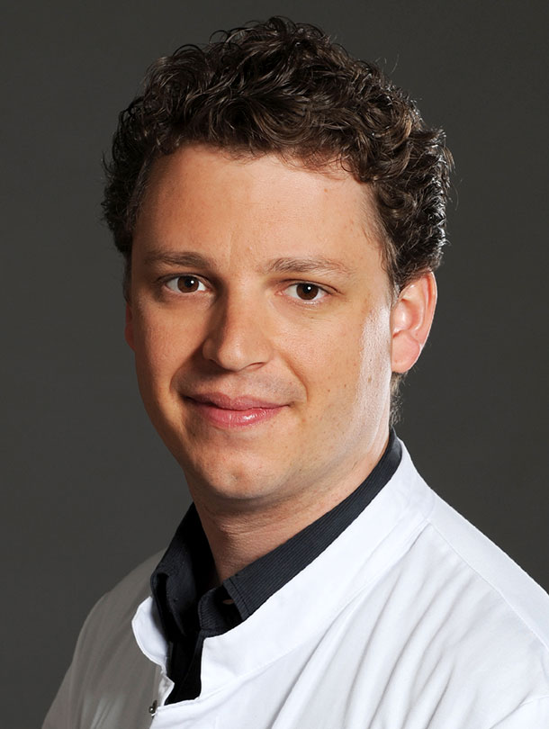 Dr. David Seiffge Dr. David Seiffge