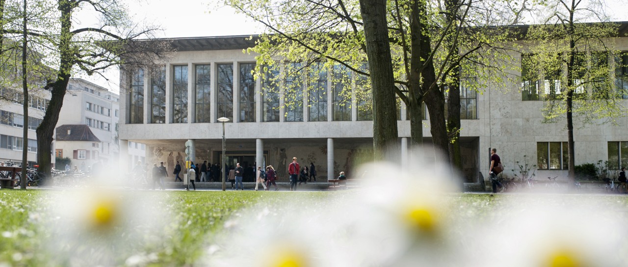 Das Kollegienhaus der Universität Basel am Petersplatz. (Foto: Universität Basel)