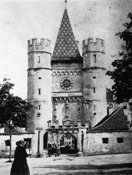 Basel’s Gate of Spalentor housing customs and guardrooms, ca. 1860: It was built after the earthquake of 1356 as a part of the extended city walls, which then marked a clear separation between inner city and surrounding areas. Following the deconstruction of the city walls toward the end of the end of the 19th century, only the St. Johann and St. Alban gates remain in addition to the Spalentor.  (Image: Basel-Stadt State Archives, AL 45, 7-2-8)