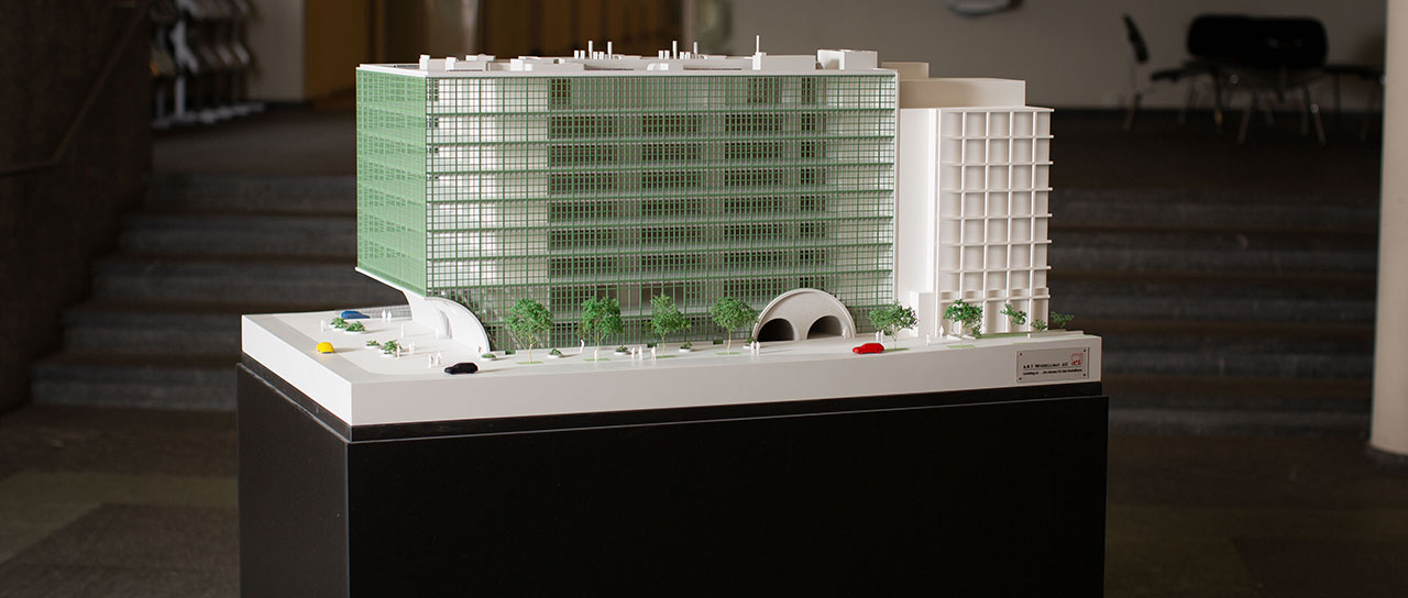 Architectural model of the planned new building for the Department of Biomedicine.