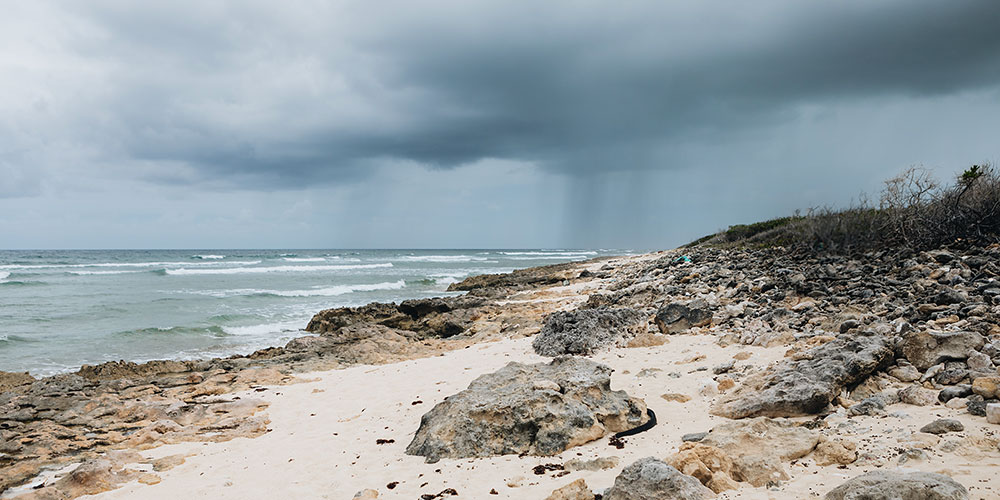 Die Karibikinsel Anegada wurde vor über 800 Jahren von einem Tsunami heimgesucht. Heute untersuchen Basler Geologen die Spuren von Hochwasserereignissen. (Foto: Universität Basel, Nicole Canegata) Die Karibikinsel Anegada wurde vor über 800 Jahren von einem Tsunami heimgesucht. Heute untersuchen Basler Geologen die Spuren von Hochwasserereignissen. (Foto: Universität Basel, Nicole Canegata)