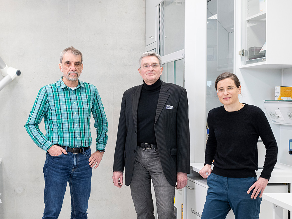 Markus Rüegg, Thomas Meier and Judith Reinhard in a lab at the Biozentrum Markus Rüegg, Thomas Meier and Judith Reinhard in a lab at the Biozentrum