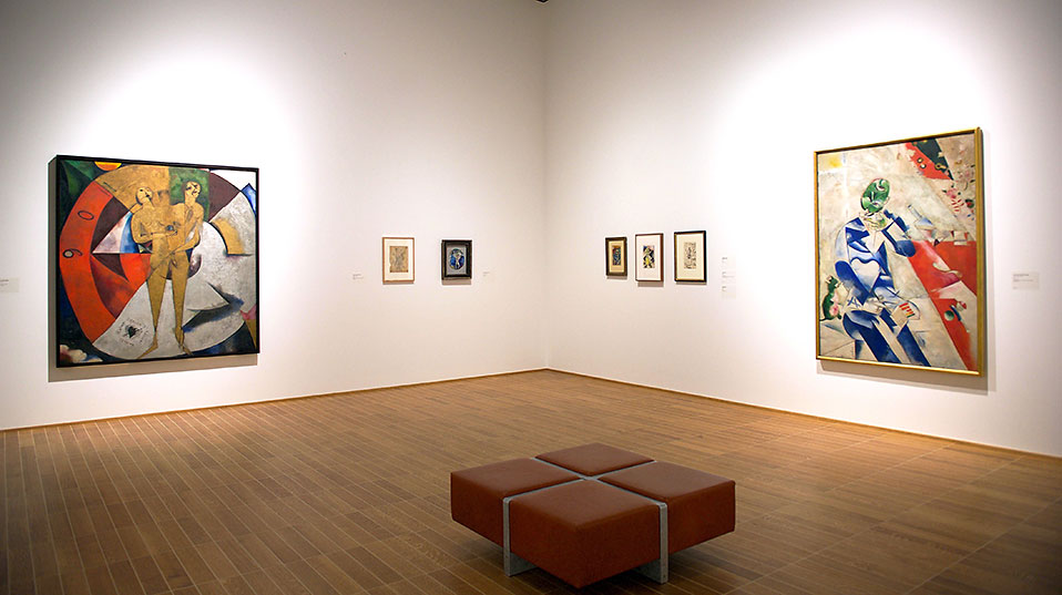 Marc Chagalls «Homage à Apollinaire» (1911–12, links im Bild) ist als Leihgabe des Van Abbemuseums in Eindhoven zu sehen.