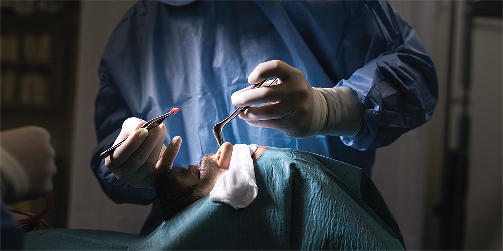 Beschädigte Gelenkknorpel am Knie lassen sich beim Menschen mit Knorpelzellen aus der Nase reparieren. (Bild: Universität Basel, Christian Flierl)