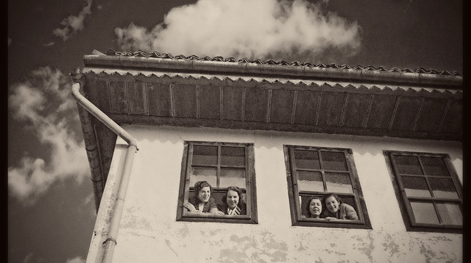 Mädchen am Fenster