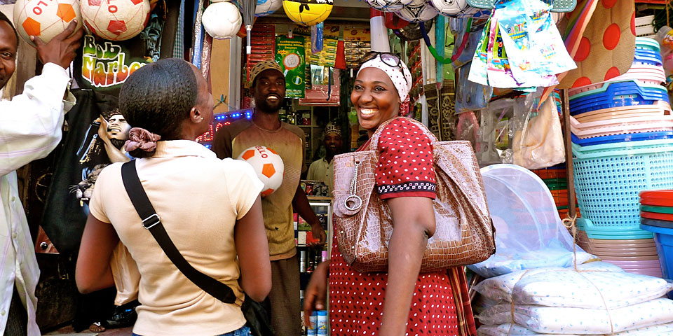 Schwarze Frauen auf dem Markt, Tansania 2010. (Foto: Sandra Staudacher)
