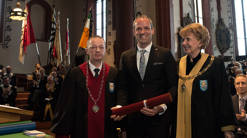 Prof. Dr.-Ing. Robert Riener was presented with an honorary doctorate from the Faculty of Medicine. (Photo: University of Basel, Christian Flierl)