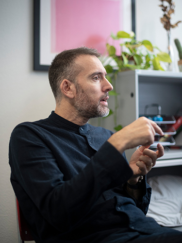 Porträt von Prof. Dr. Rui Mata, Professor für Cognitive and Decision Sciences. Porträt von Prof. Dr. Rui Mata, Professor für Cognitive and Decision Sciences.